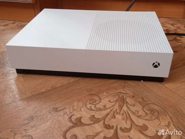 Xbox one s 1tb с играми
