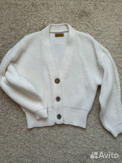 Джинсовая куртка, свитер