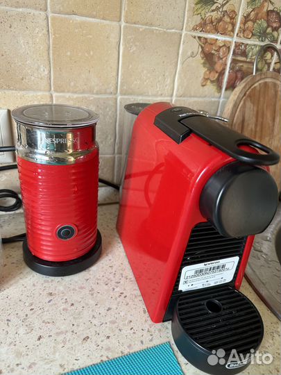 Кофемашина delonghi nespresso + капучинатор