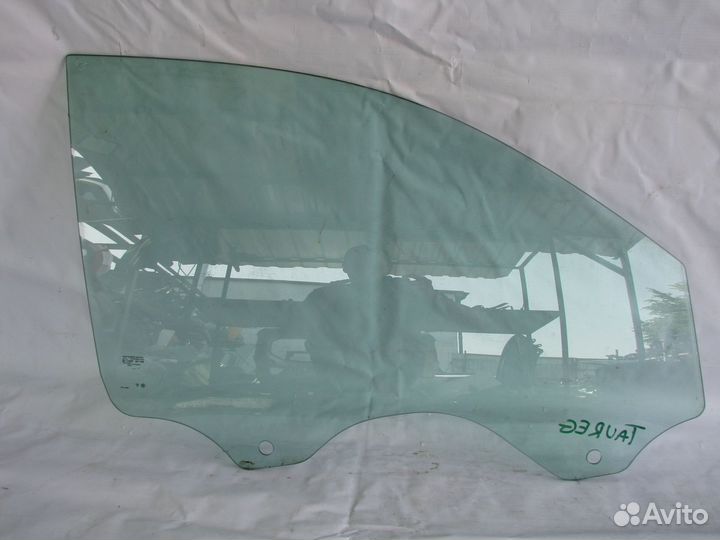 Volkswagen Touareg 7L Стекло передней правой двери