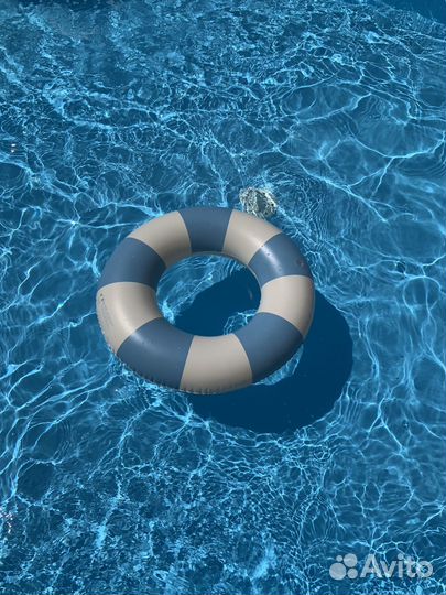 Плавательный надувной круг