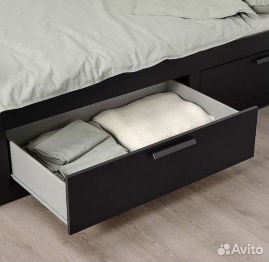 Кровать