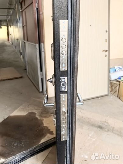 Дверь входная металлическая