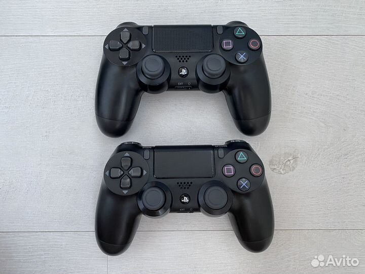 PS4 Pro третья ревизия, два джойстика