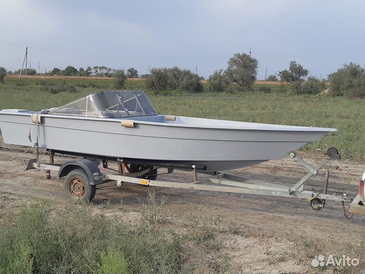 Пластиковая лодка