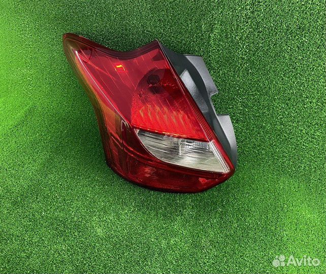 Фонарь левый Ford Focus хетчбек