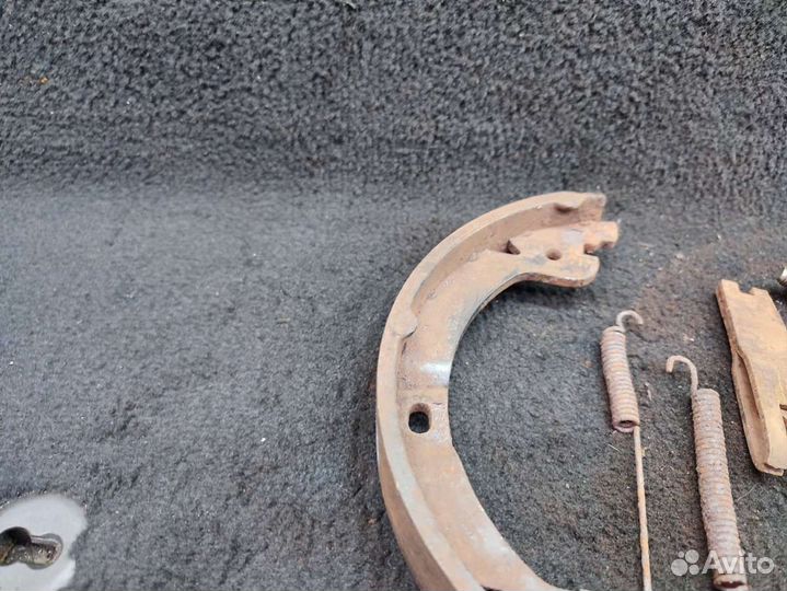 Колодки стояночного тормоза для Chrysler Grand Voy