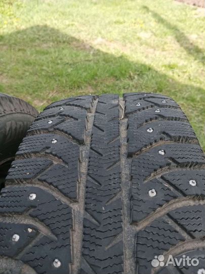 Bridgestone Ice Cruiser 7000 215/65 R16 98T
