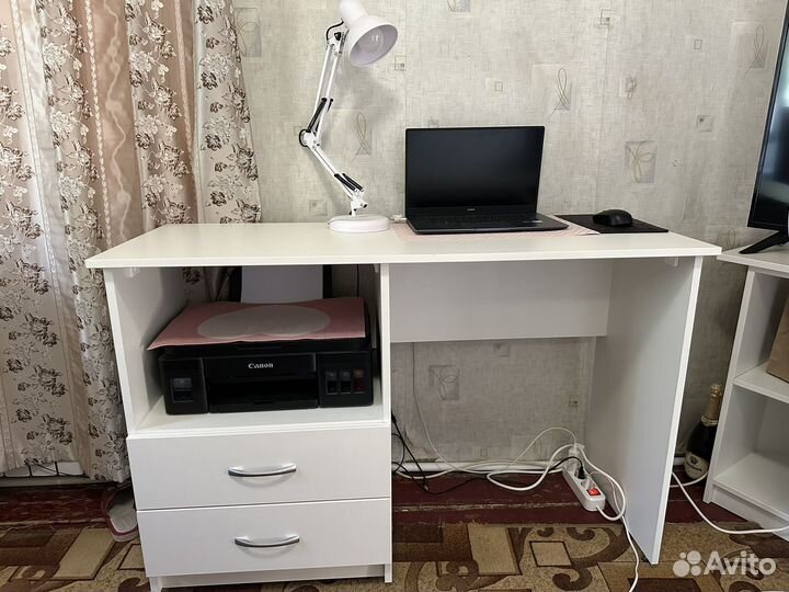 Письменный стол