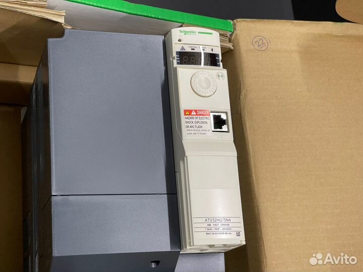 Частотник 7,5 kW Schneider ATV32HU75N4 новый, 4 шт
