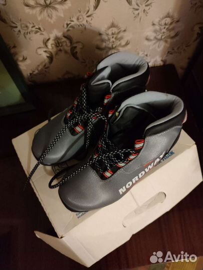 Лыжные ботинки