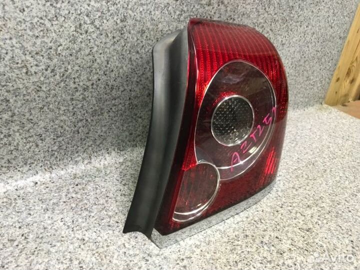 Фонарь правый Toyota Avensis T250 2007