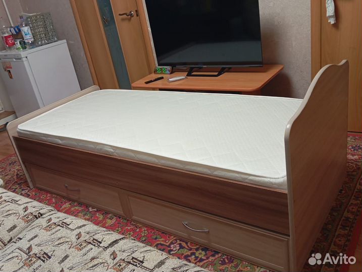 Кровать с матрасом бу