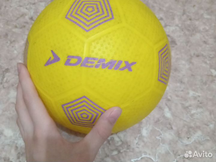 Футбольный мяч резиновый детский demix