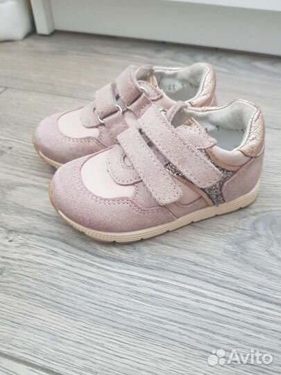 Кроссовки для девочки
