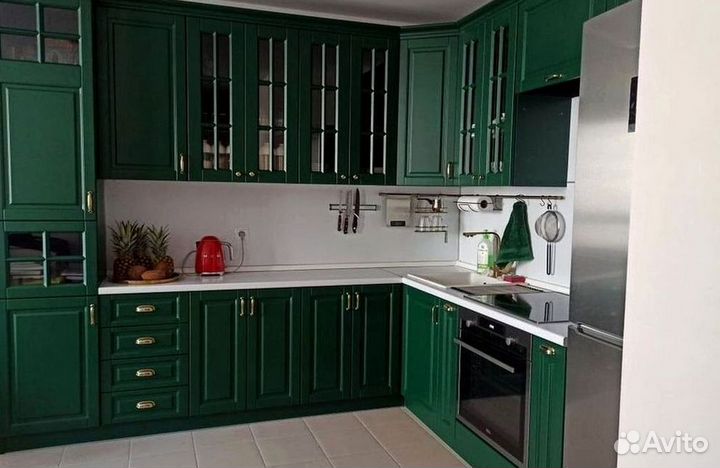 Угловая кухня в классике на заказ