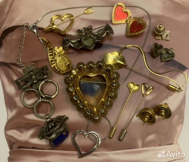 Броши и кулоны винтаж о любви и дружбе