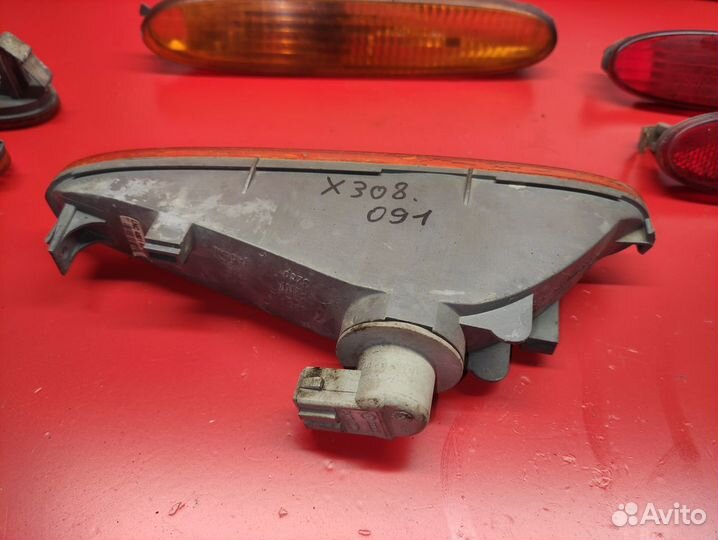 Фонарь габаритный и поворотник Jaguar XJ8 X308