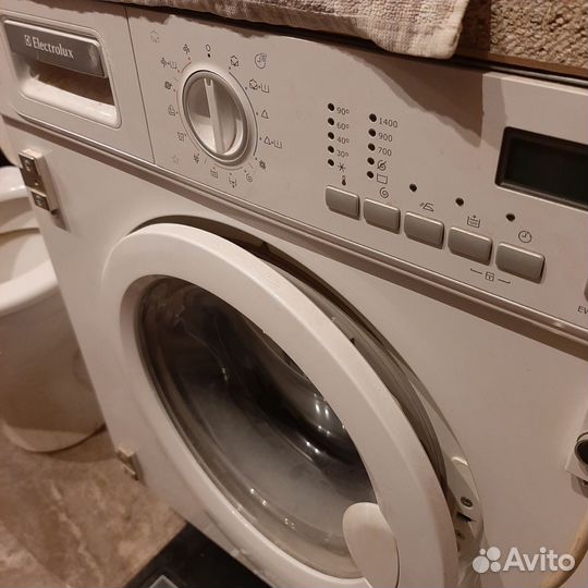Стиральная машинка Электролюкс EWG147410W