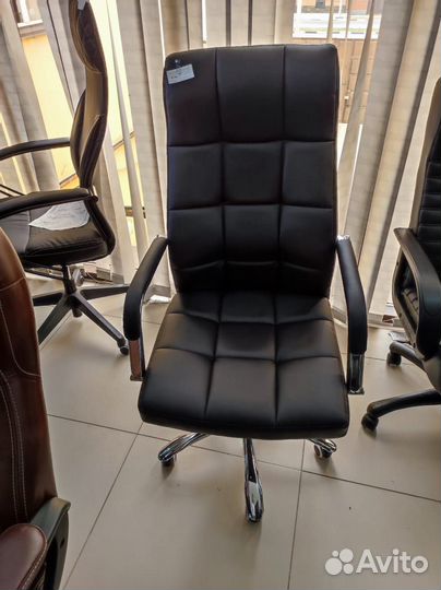 Офисное кресло