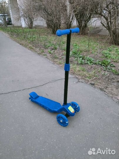 Самокат детский трехколесный новый