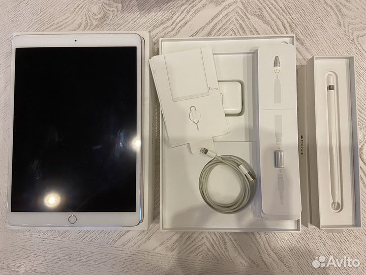iPad pro 10.5 Wi-fi + cellular