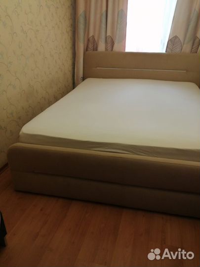 Кровать двухспальная с подьемным механизмом