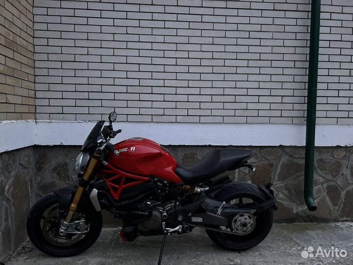 Ducati Monster 1200S