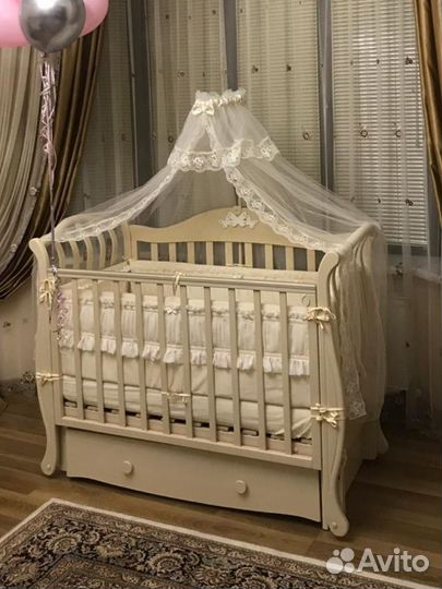 Деревянная фабричная кроватка для ребенка