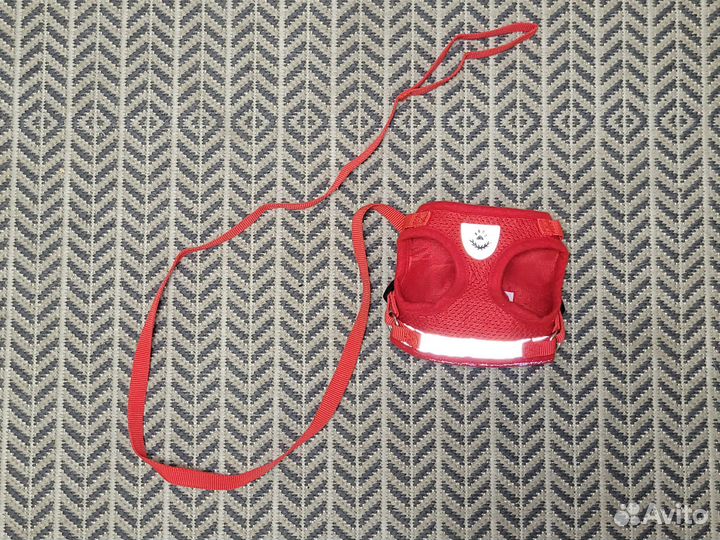 Красная шлейка с поводком для собачки, размер S