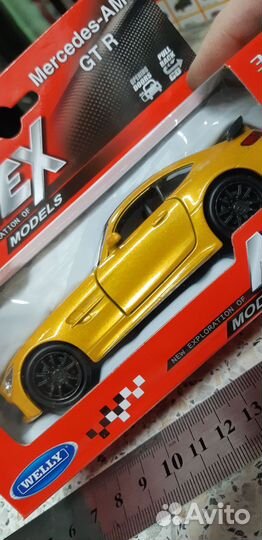 Модель Welly 1:38 Mercedes-AMG GT R