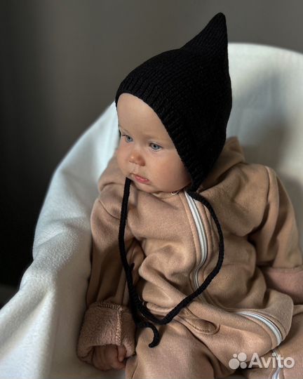 Вязаная осенняя детская шапка