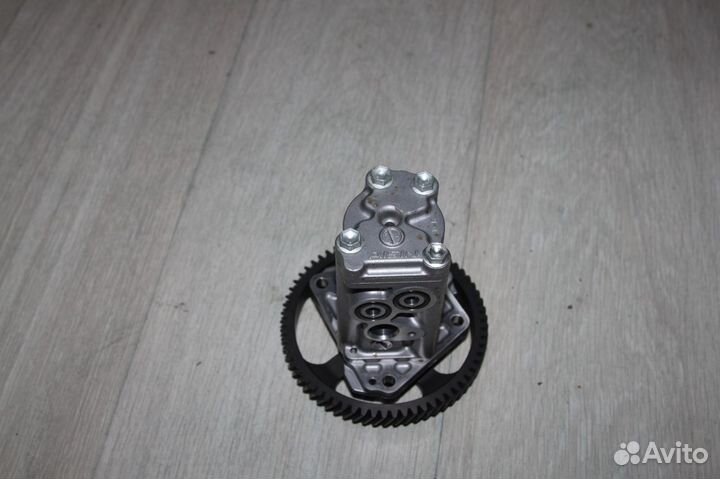 Насос масляный Toyota land Cruiser 200 1VD-FTV