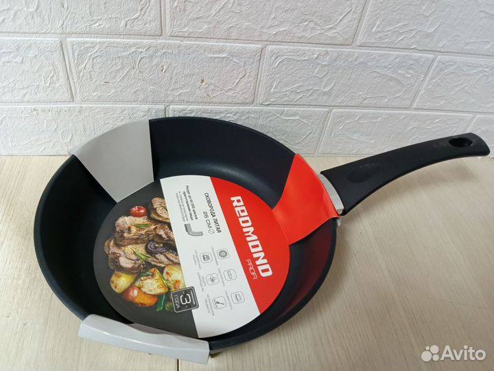 Сковородалитая redmond Profi RFP-A2612 26 см