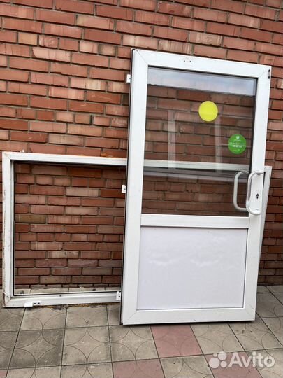 Пластиковая дверь