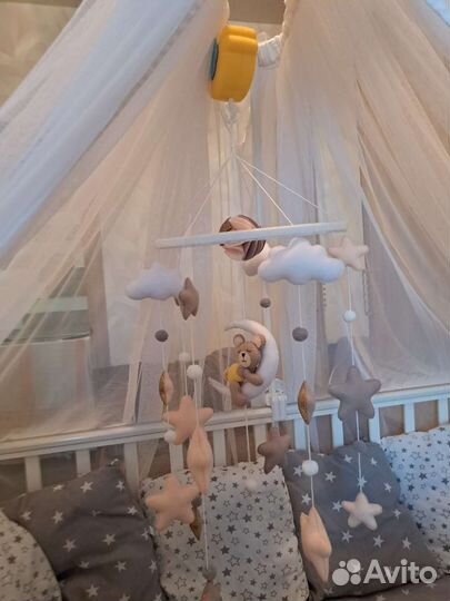 Мобиль в кроватку для новорожденных музыкальный