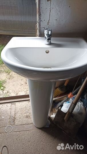 Раковина с пьедесталом