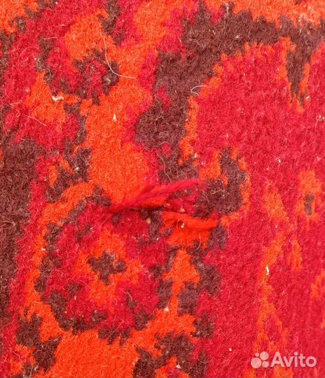 Ковер красный и прекрасный шерсть