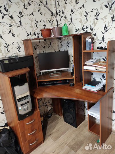 Компьютерный стол