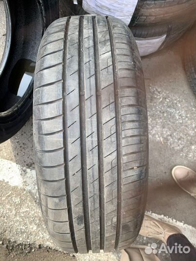 Goodyear EfficientGrip Performance 205/60 R16