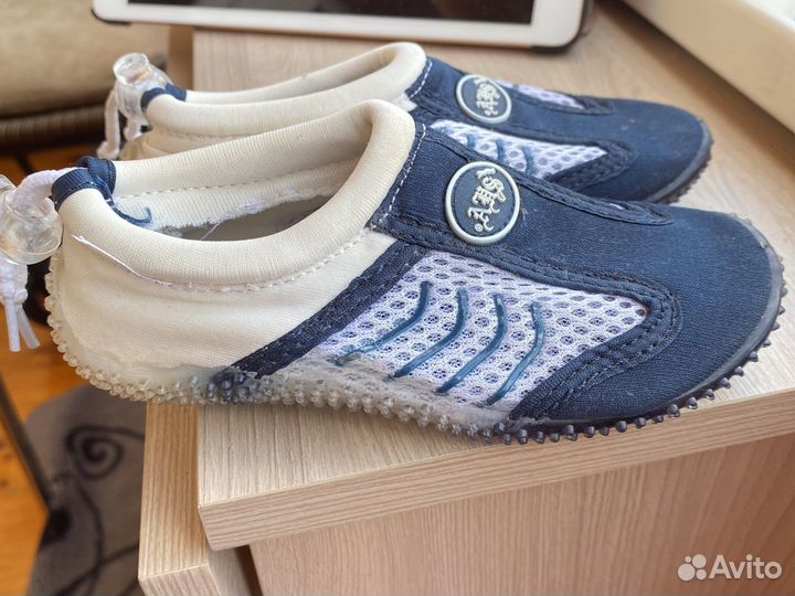 Тапочки детские для купания в море