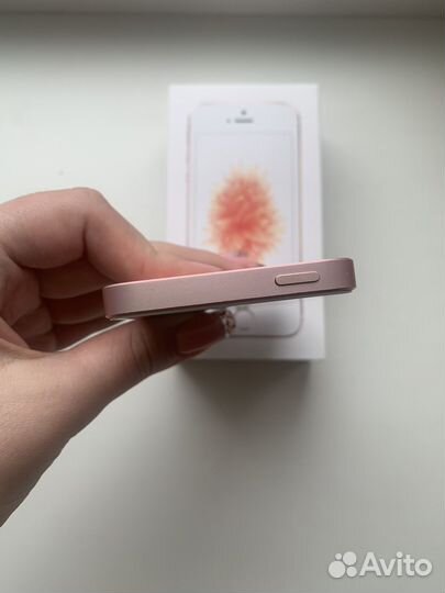 iPhone SE, 32 ГБ