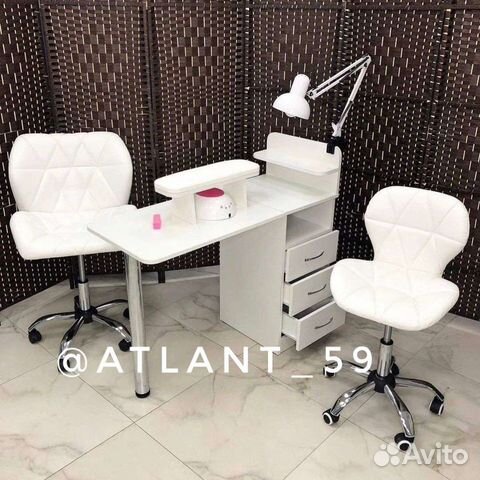Маникюрный стол