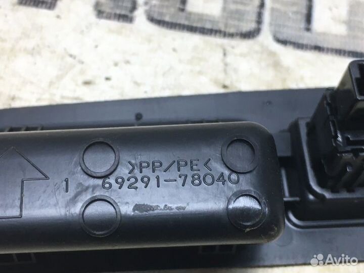 Кнопка крышки багажника зад. Lexus NX300h