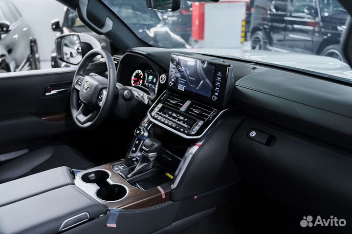 Toyota Land Cruiser 3.5 AT, 2023, 2 км