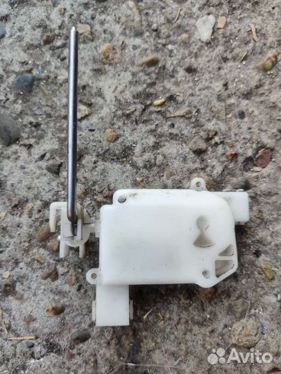 Замок лючка бензобака Хонда фит GD3