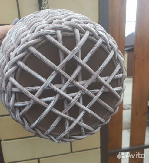 Подвесное кашпо из ротанга