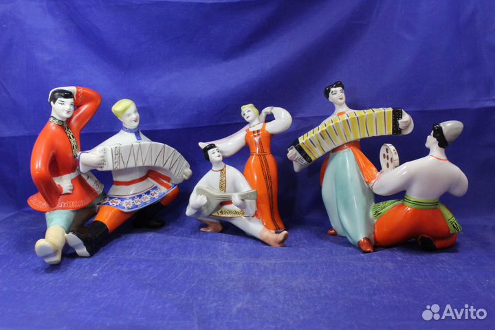 Три Фарфор статуэтки Русский танец балалайку бубен