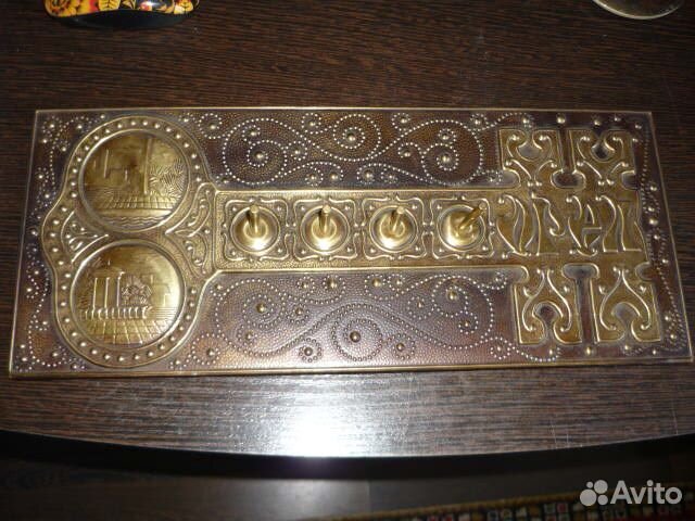 Вешалка ключ. Чеканка город орел