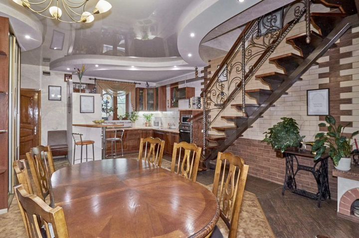 Дом 170 м² на участке 5 сот.